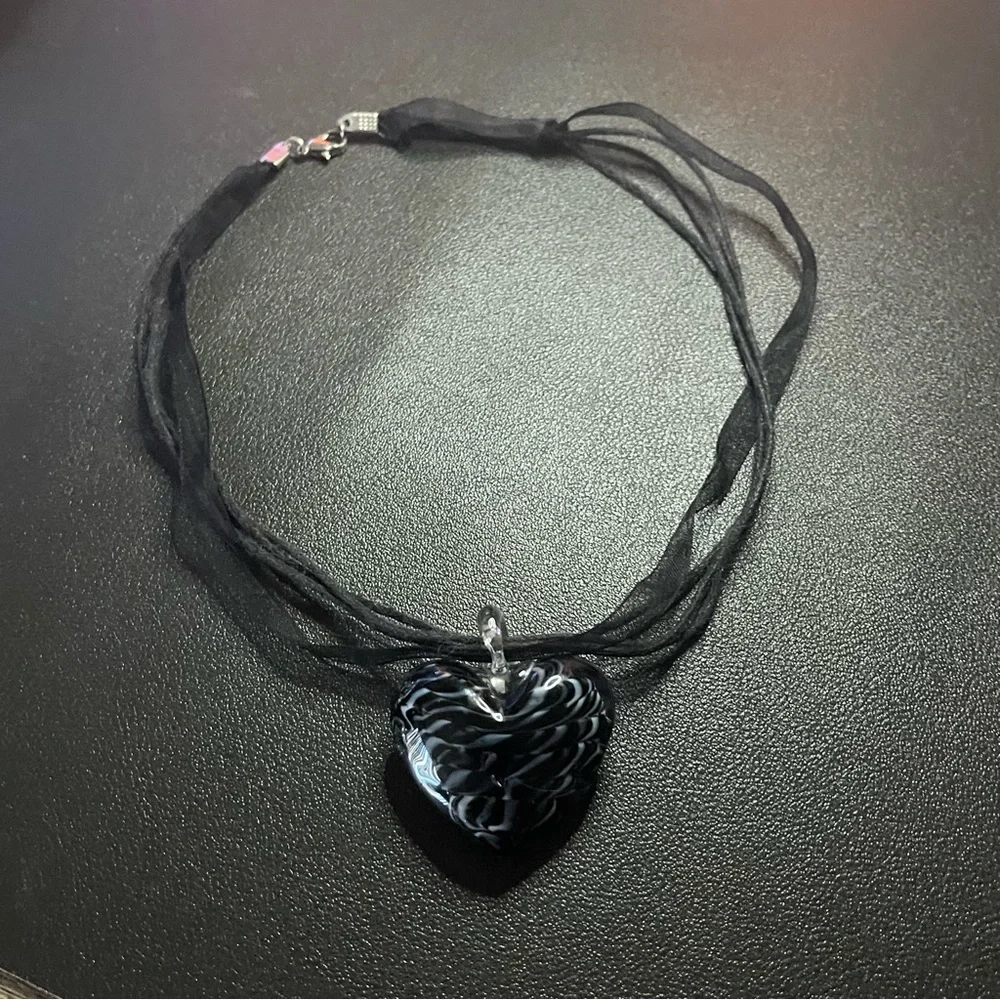 New Handmade Zebra Glass Blown Heavy Heart Gothic Velvet Lace Chocker Necklace